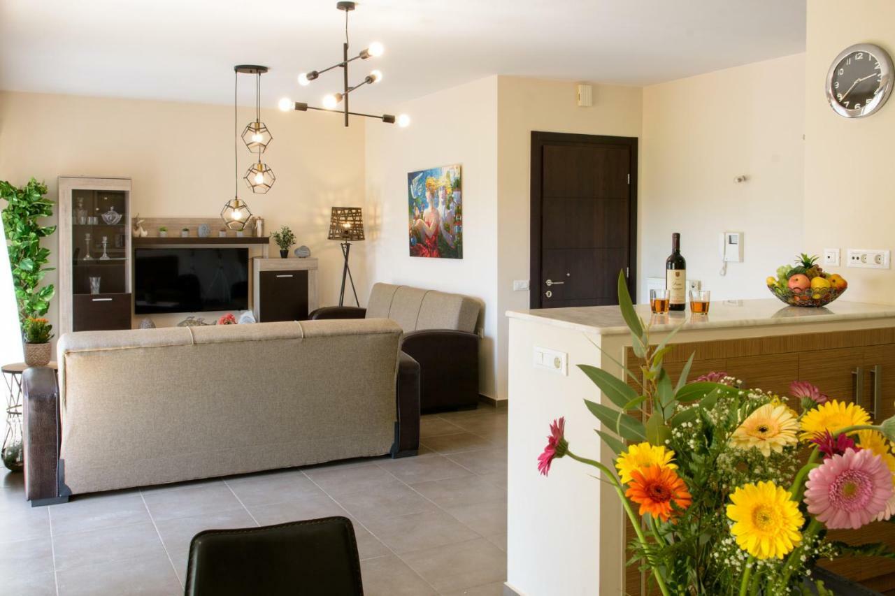 Hra House Apartment อายิโอสนิโกลาโอส ภายนอก รูปภาพ